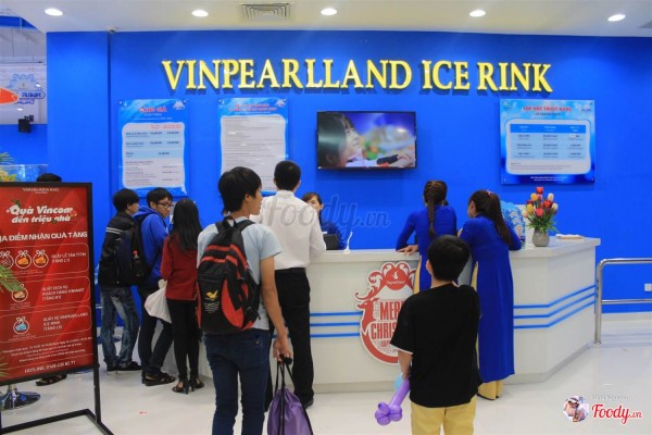 Sân băng tự nhiên đầu tiên vừa được khai trương ở Sài Gòn